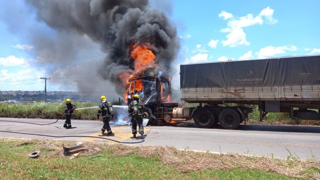 foto carreta Anápolis