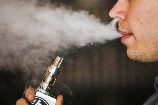 Diferente do cigarro de papel que queima por combustão, o vaper funciona á base de vaporização (Foto: Reprodução)