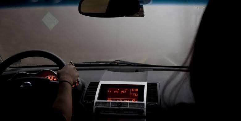 "Meu Deus, o que estou fazendo?, não era pra eu estar aqui", disse o motorista antes abandonar a mulher (Foto: Reprodução)