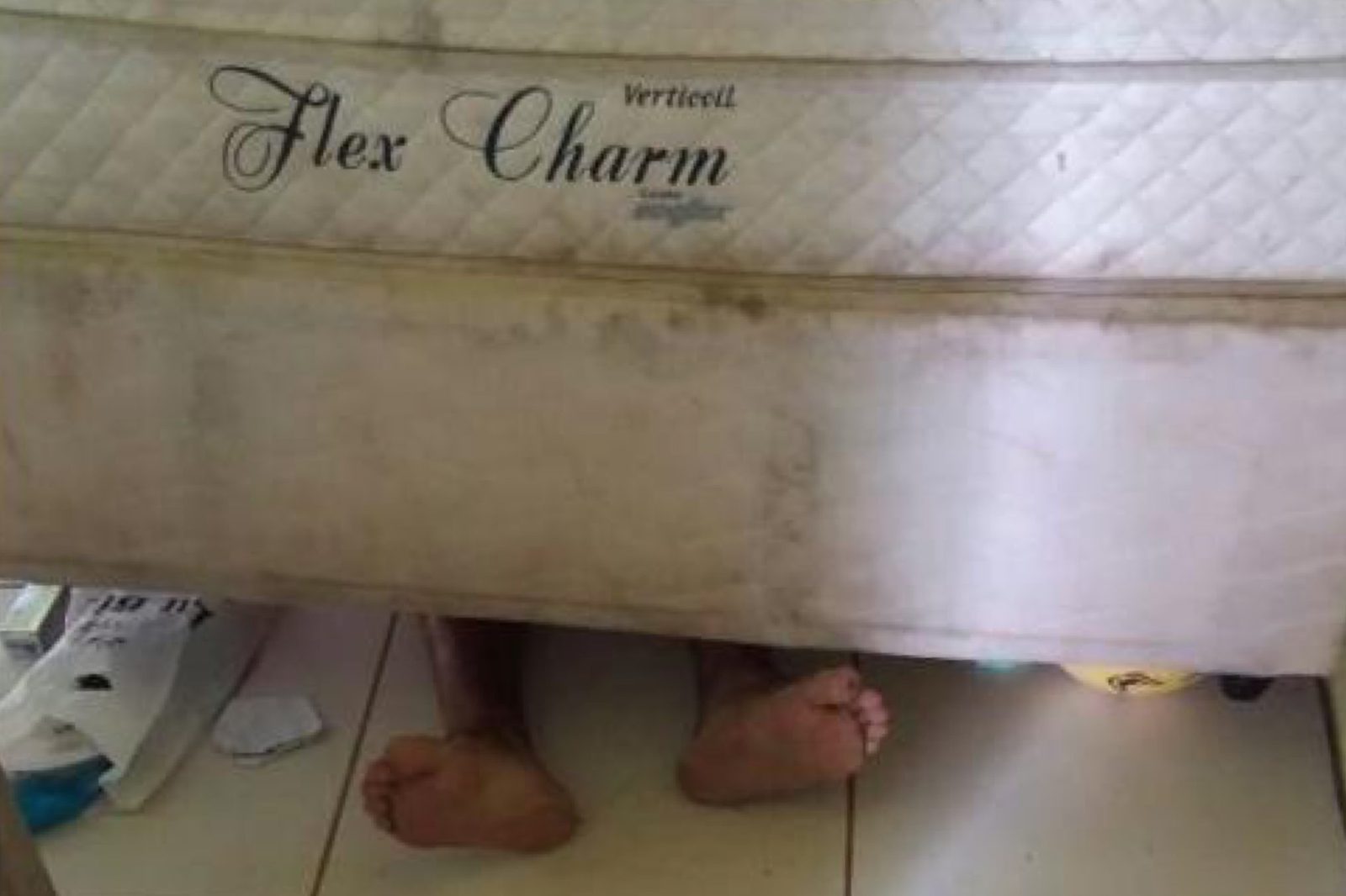 Homem deixou para trás a carteira e um par de chinelos (Foto ilustrativa: Reprodução/PM)