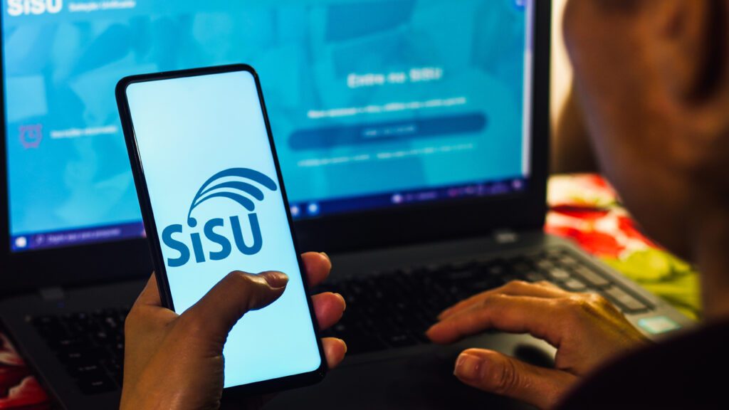 Aluno fazendo inscrição no Sisu