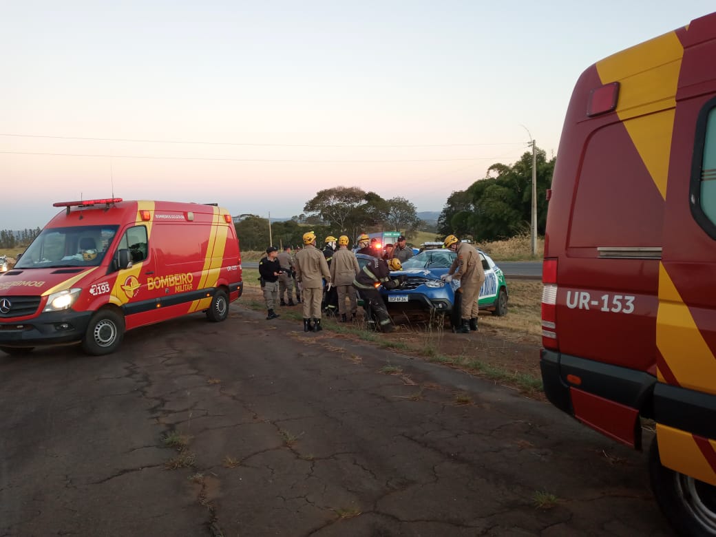 Viatura capotou após o pedágio de Goianápolis (Foto: Divulgação / Corpo de Bombeiros)