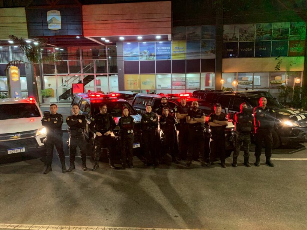 Equipe do GEIC Anápolis na Operação Arremate em São Paulo (Foto: Polícia Civil)