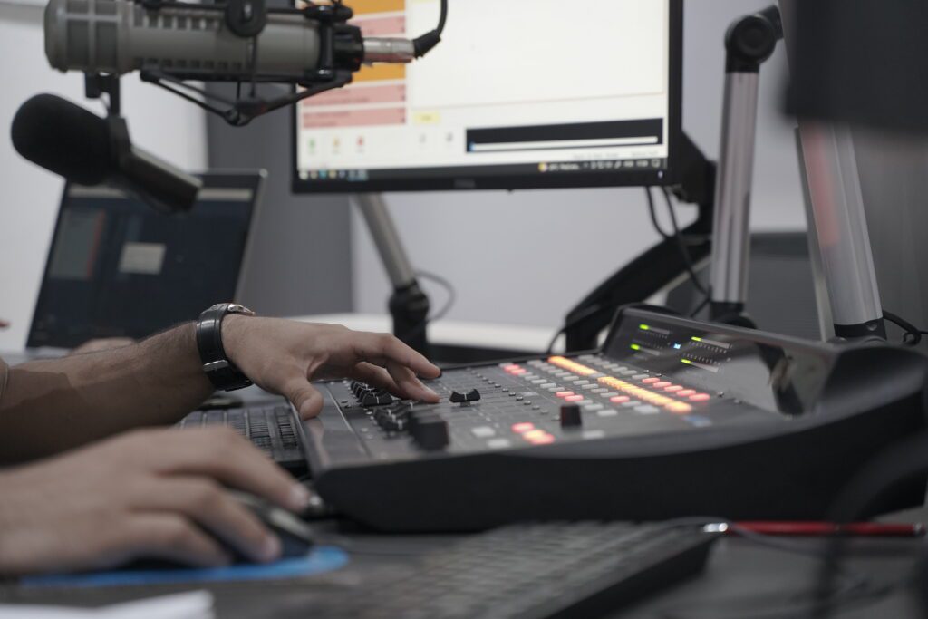 Dados do Target Group Index revelam que 91% dos brasileiros consomem algum formato de áudio em seu dia a dia (Foto: Arquivo/ Rádio São Francisco)