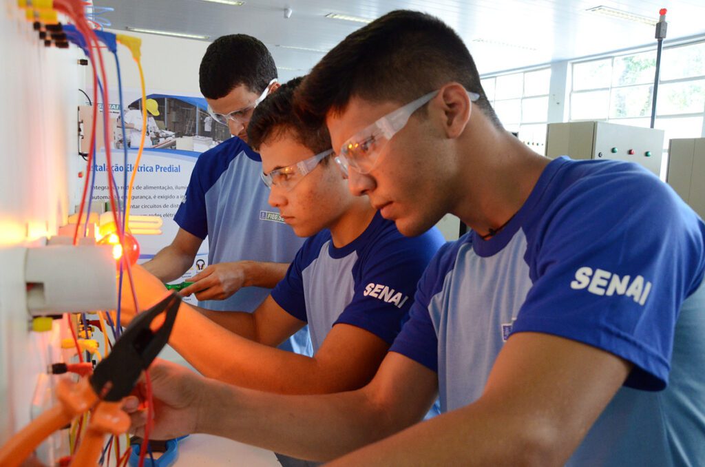 Nível necessário varia entre ensino fundamental incompleto e ensino médio completo (Foto: Divulgação/SENAI Goiás)