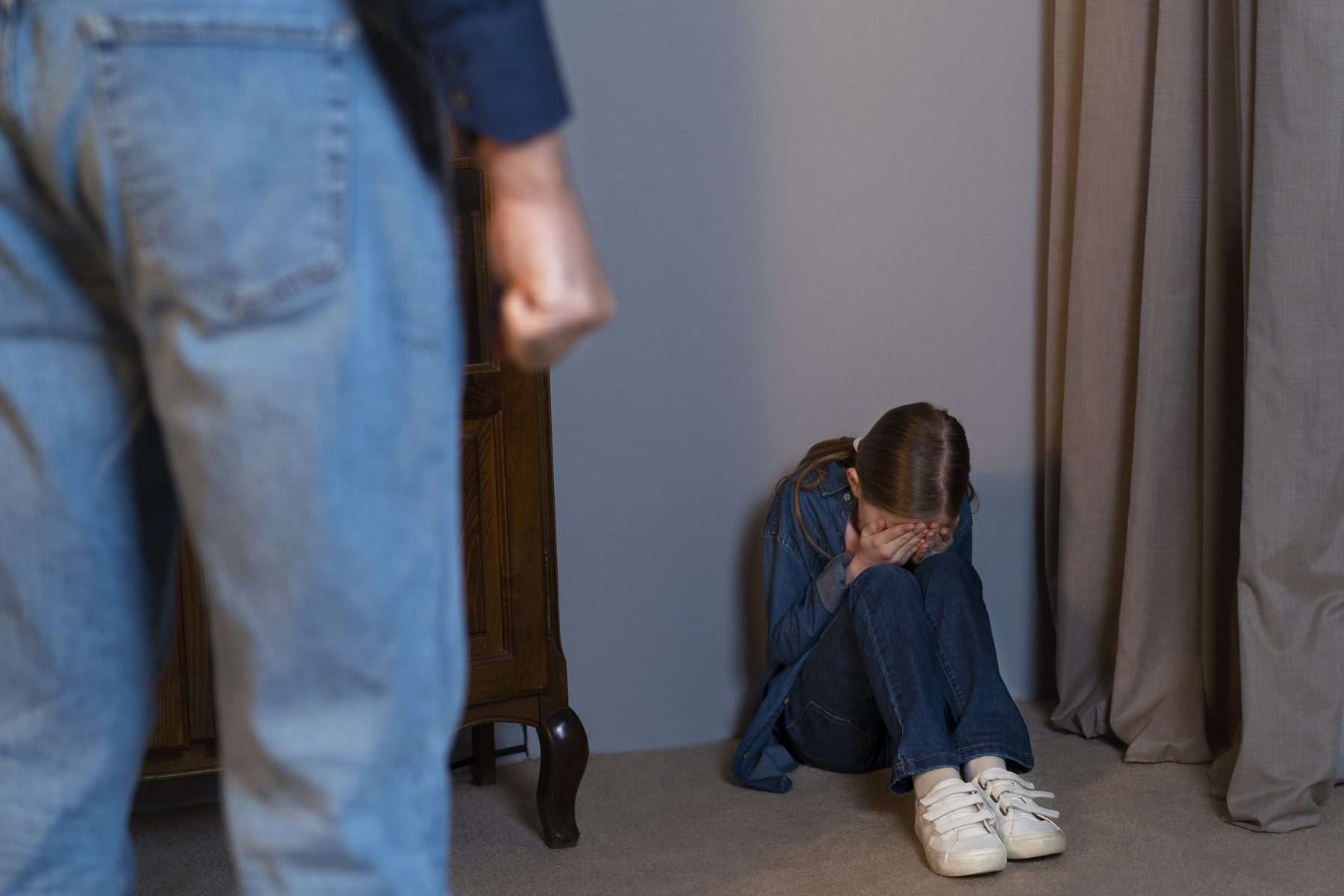 Medida criminaliza novas formas de violência contra a criança e o adolescente. Imagem Ilustrativa (Foto: Reprodução / Freepik)