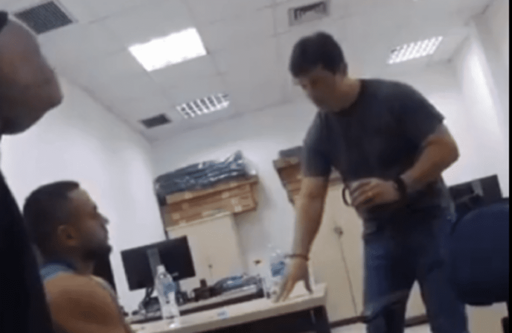 Traficante tentou oferecer R$ 10 mil a cada um dos agentes na sala. (Foto: Captura)