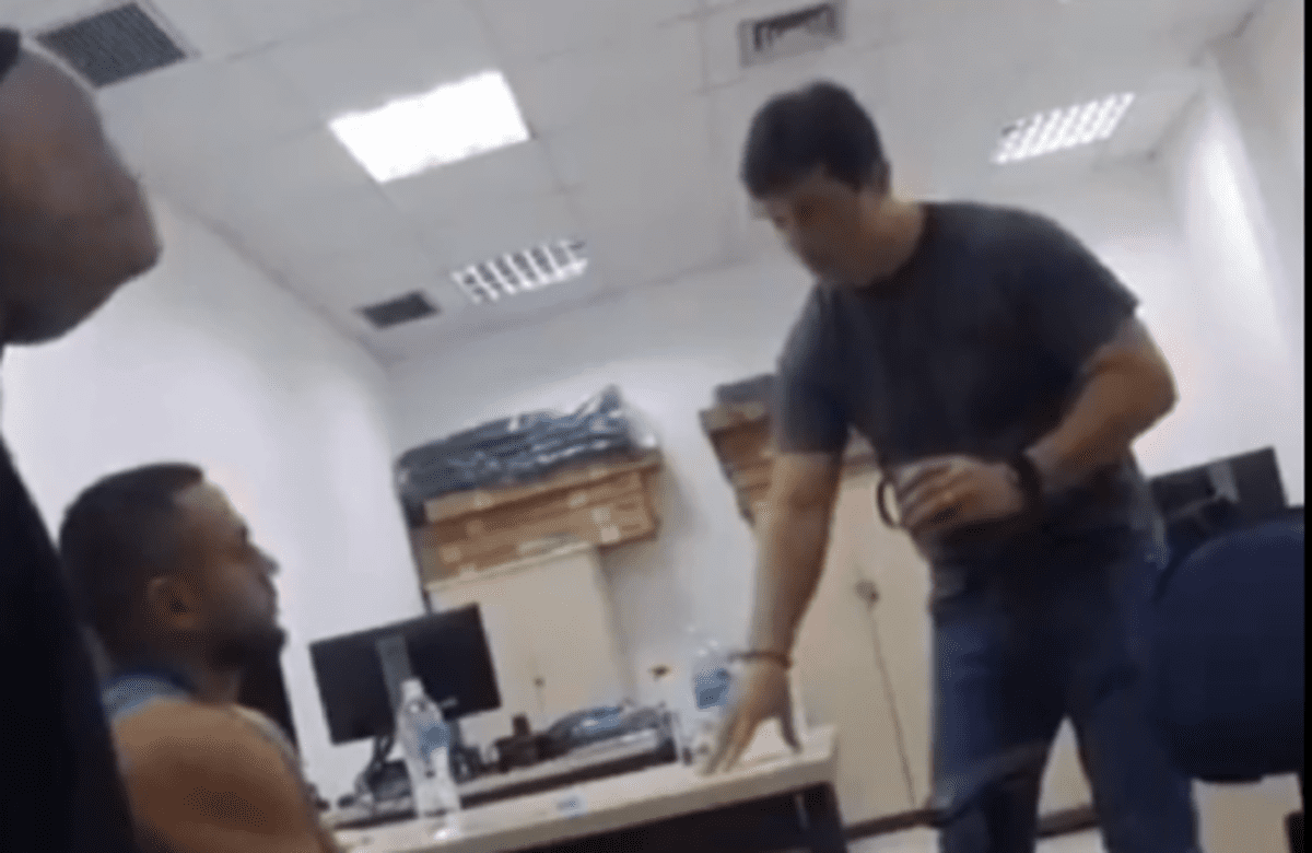 Traficante tentou oferecer R$ 10 mil a cada um dos agentes na sala. (Foto: Captura)