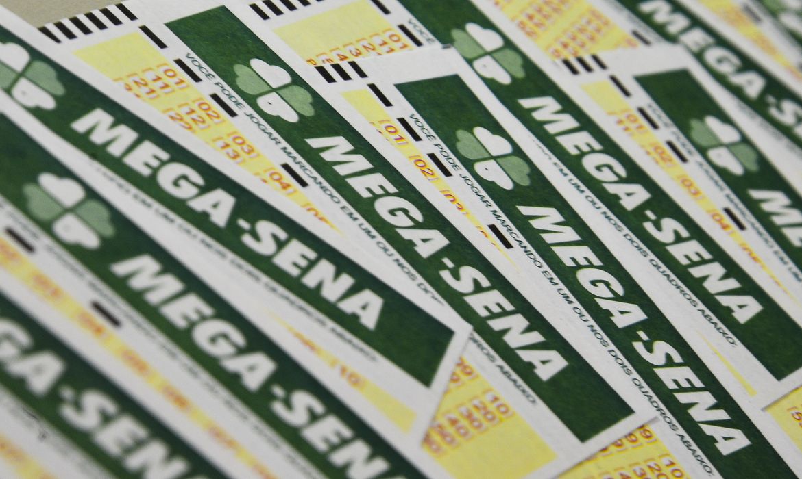 Dezenas sorteadas foram: 17 - 26 - 45 - 46 - 48 - 53. (Foto: Reprodução / Agência Brasil)