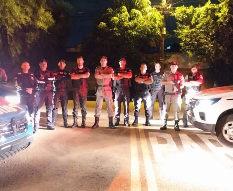 Policiais civis e policiais militares que participaram da operação (Foto: Divulgação/PC)