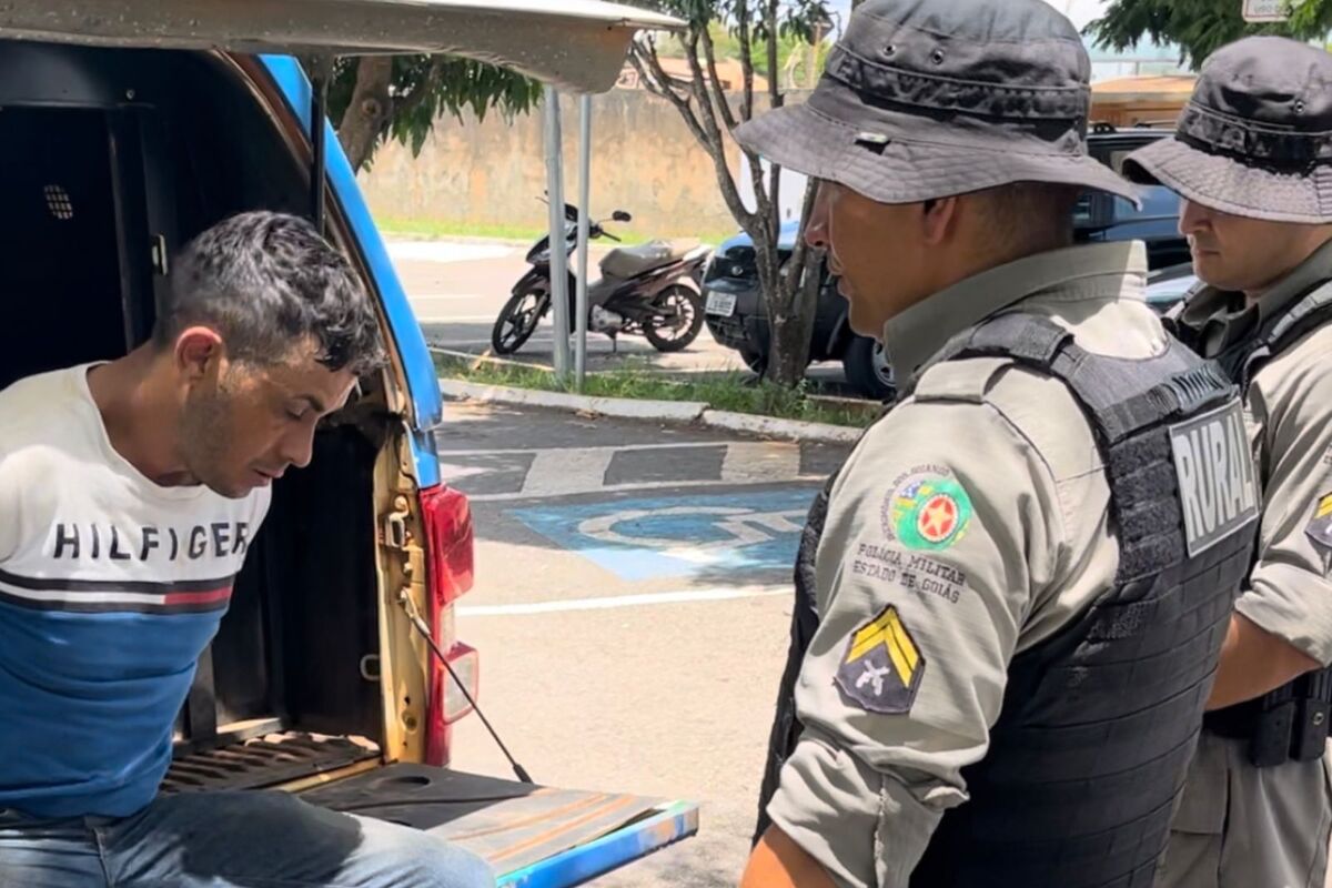 Pedreiro foi preso por policiais do Batalhão Rural (Foto: Jonathan Cavalcante/Rádio São Francisco FM)