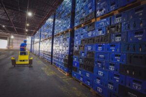 A previsão é construir uma nova linha de produção que terá capacidade produzir até 60 mil garrafas por hora. (Foto: Reprodução / Ambev)