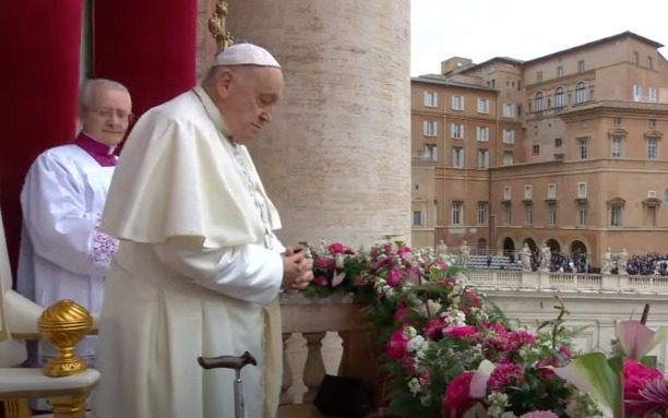 O Pontífice fez o apelo durante a missa pascal ministrada diante de dezenas de milhares de fiéis na Basílica de São Pedro, no Vaticano. (Foto: Reprodução / Vatican News)