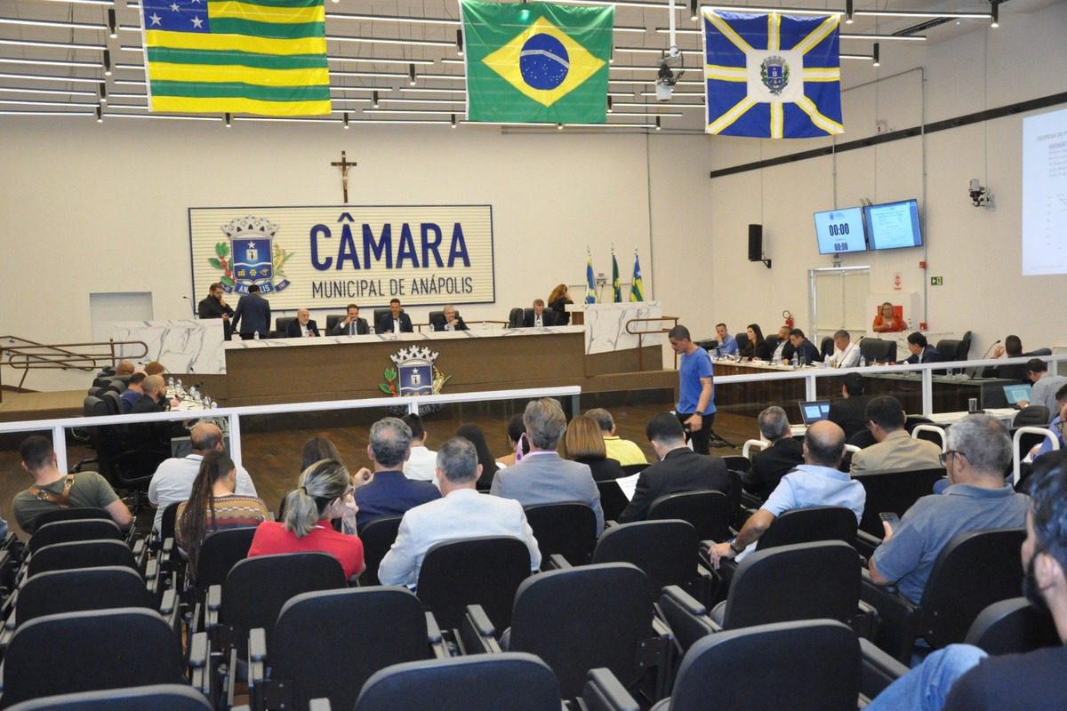 Cada vereador tem R$ 370.161,89 em emendas impositivas para indicar, sendo que 50% deste valor tem que ser destinado à saúde. (Foto: Reprodução / Câmara Municipal de Anápolis)
