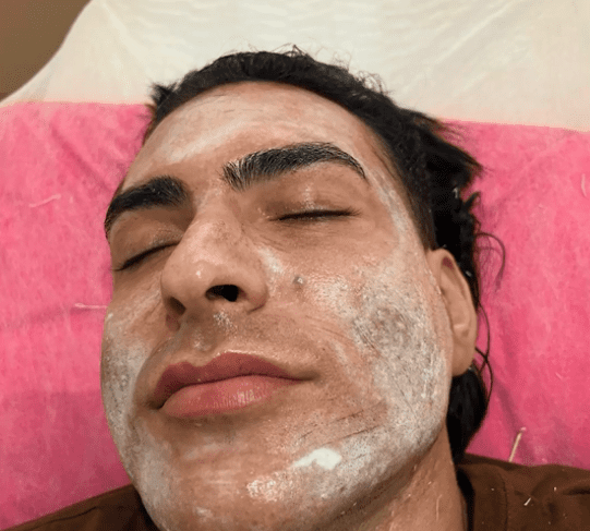 Marcelo, namorado de Henrique, fez registros antes de a vítima começar a passar mal. (Foto: Reprodução)