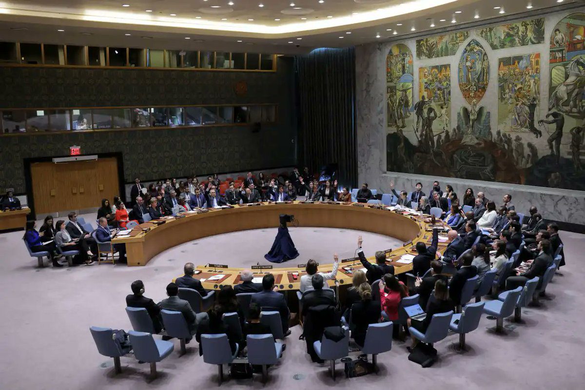 A proposta prevê fim da violência, libertação dos reféns e retiradas das forças israelenses das áreas mais populosas de Gaza. (Foto: Reprodução)