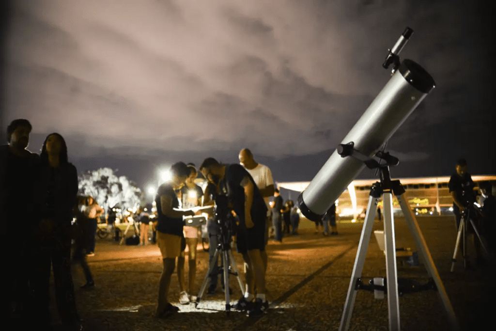 Todo o Brasil poderá testemunhar a passagem do "Cometa do Século", no entanto, ainda não é possível dizer se será visível a olho nu. (Foto: Reprodução / Marcello Casal - Agência Brasil)