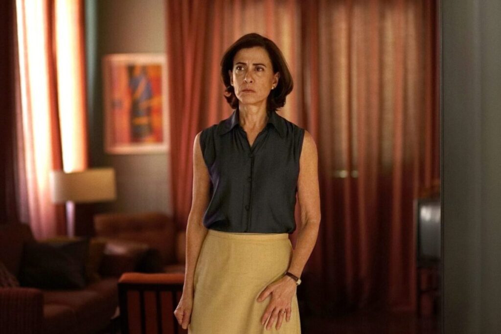 foto da atriz Fernanda Torres em atuação no filme 'Ainda Estou Aqui', que volta ser exibido em Anápolis