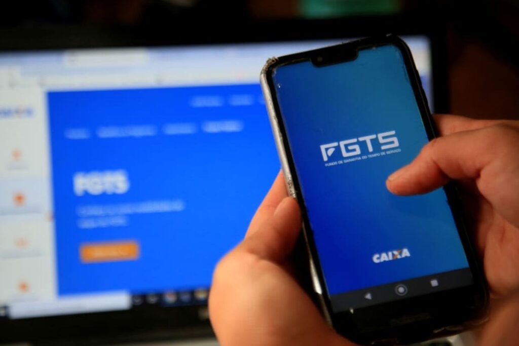 foto de celular aberto no aplicativo do FGTS