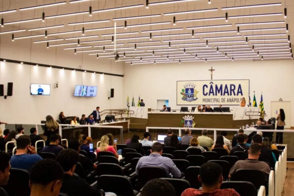 foto do plenário da câmara de anápolis