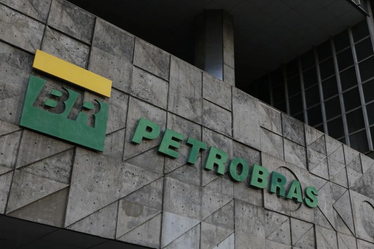foto da fachada da sede da petrobras