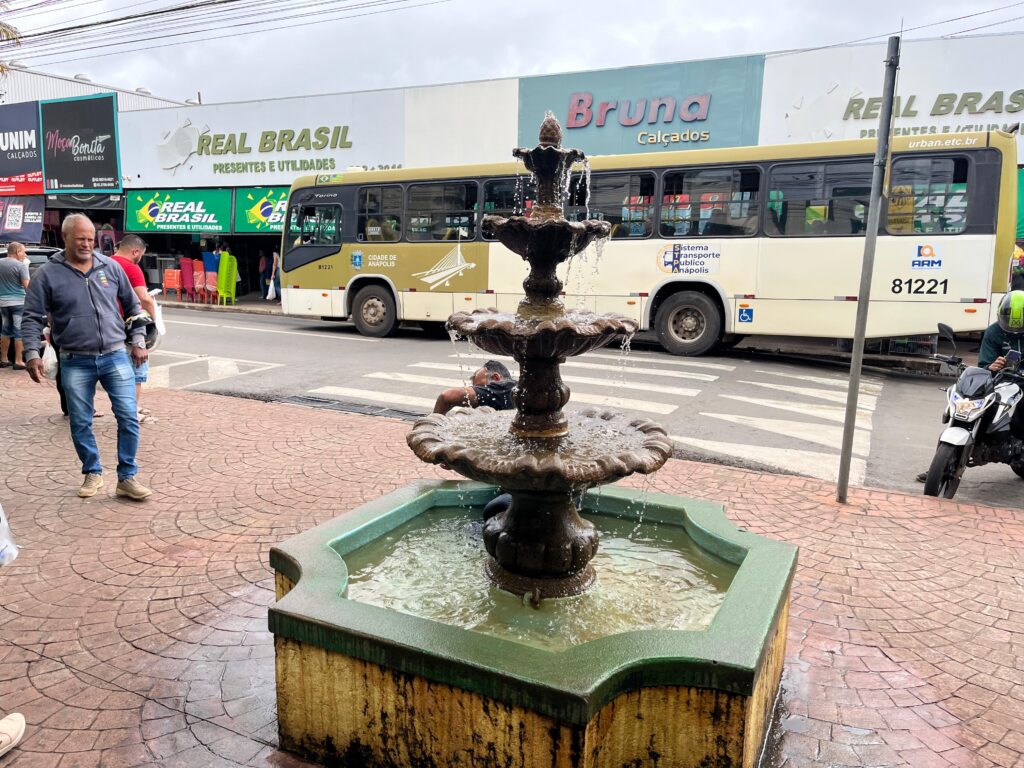 Reportagem do São Francisco News acompanhou o momento que ele terminou o "banho" (Foto: Jonathan Cavalcante)