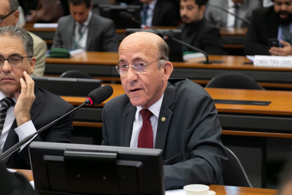 foto do deputado federal rubens otoni