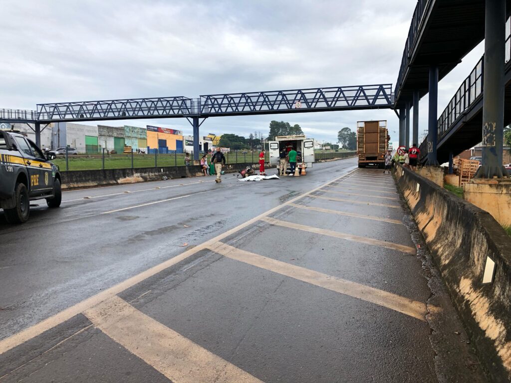 Local do acidente é alvo de reclamações de populares e motoristas que indicam que o trecho é perigoso e precisa de mais sinalização (Foto: Victor Santos/Rádio São Francisco FM)