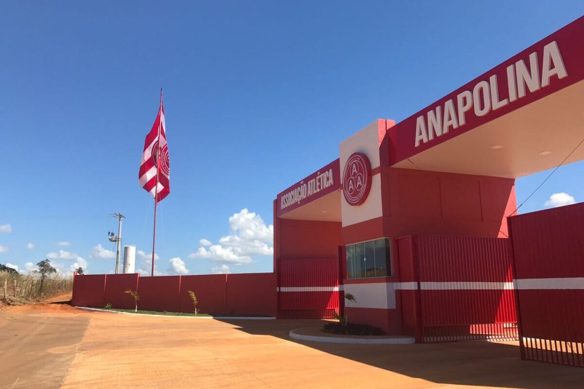 foto da entrada do ct da anapolina, em Anápolis
