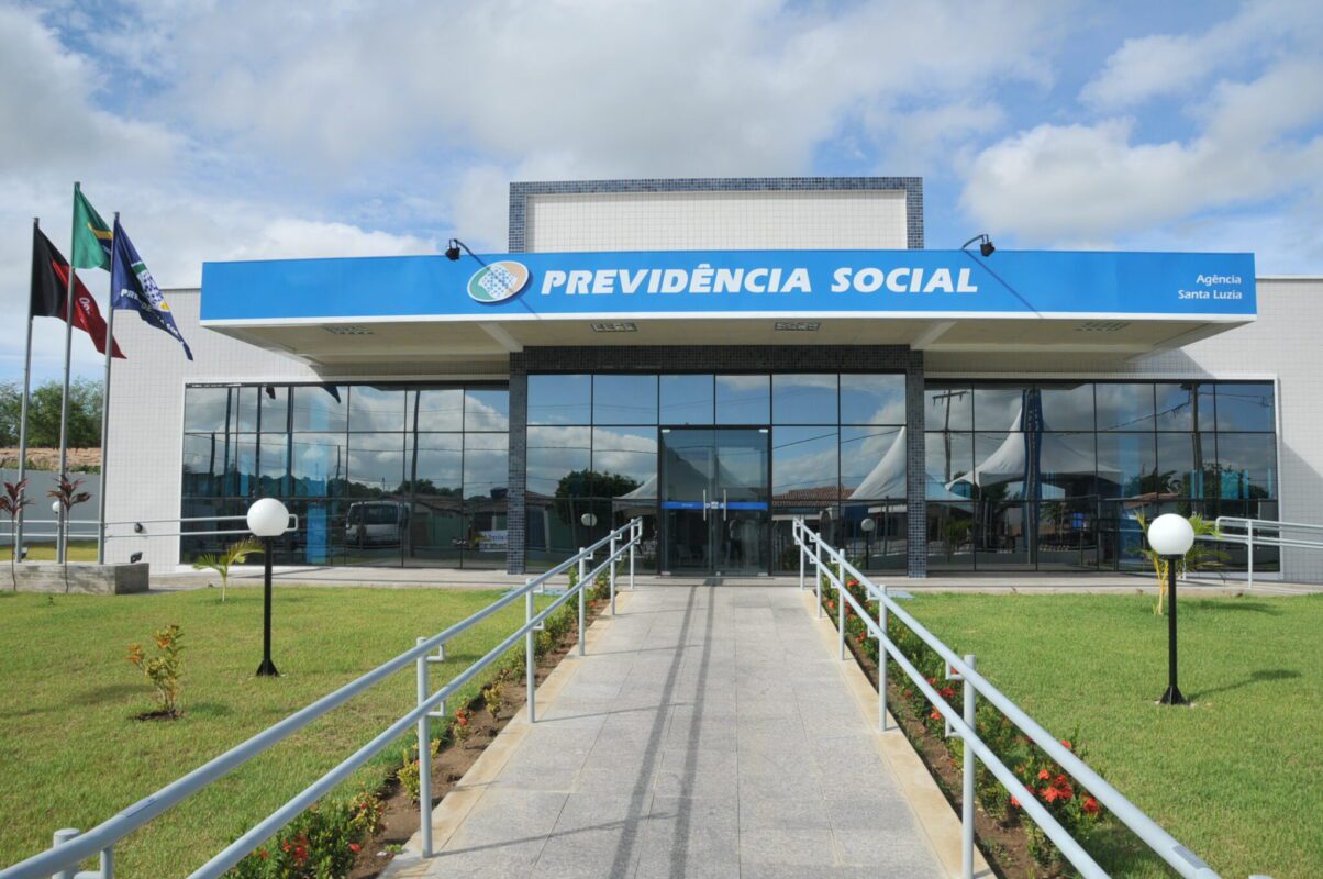 fachada de unidade do INSS, que antecipou pagamentos em março