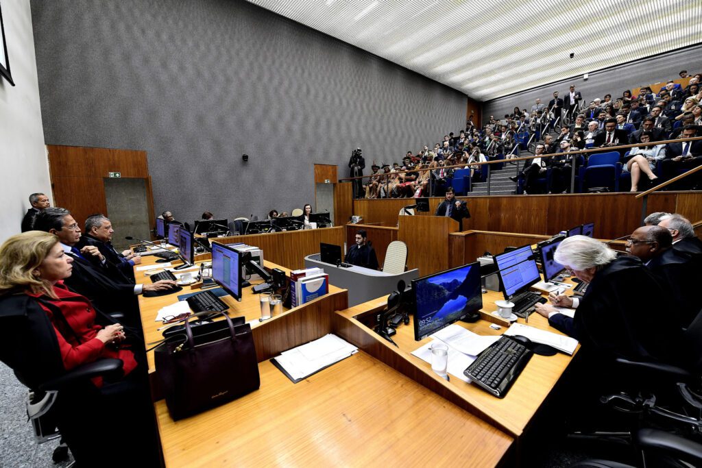 foto de julgamento realizado pelo STJ para ilustrar casos de improbidade administrativa