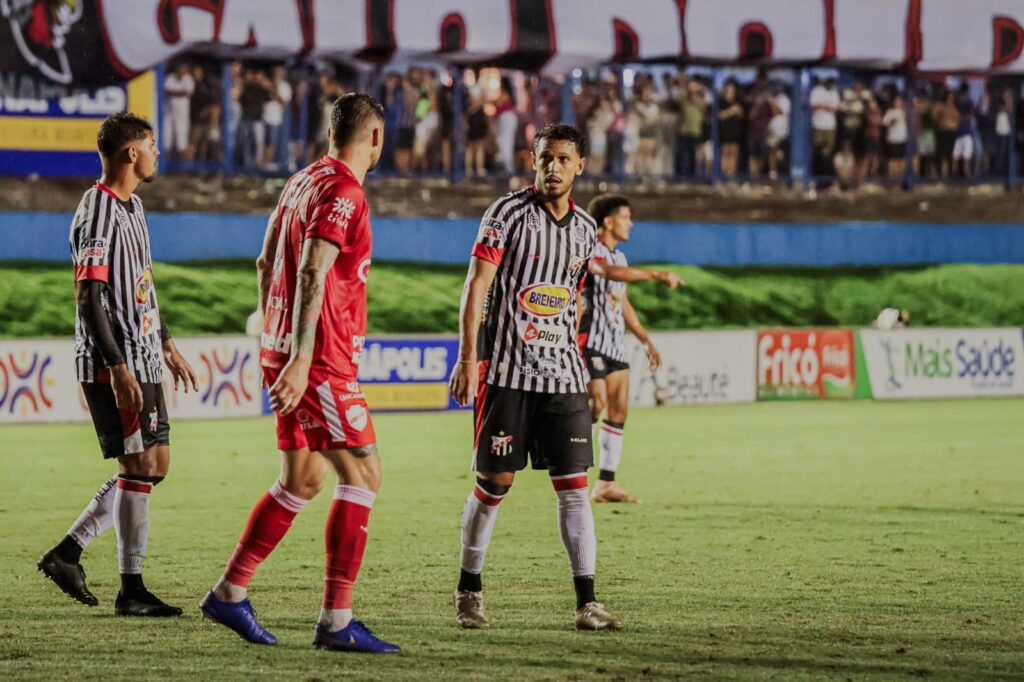 foto da partida entre anápolis futebol clube e vila nova
