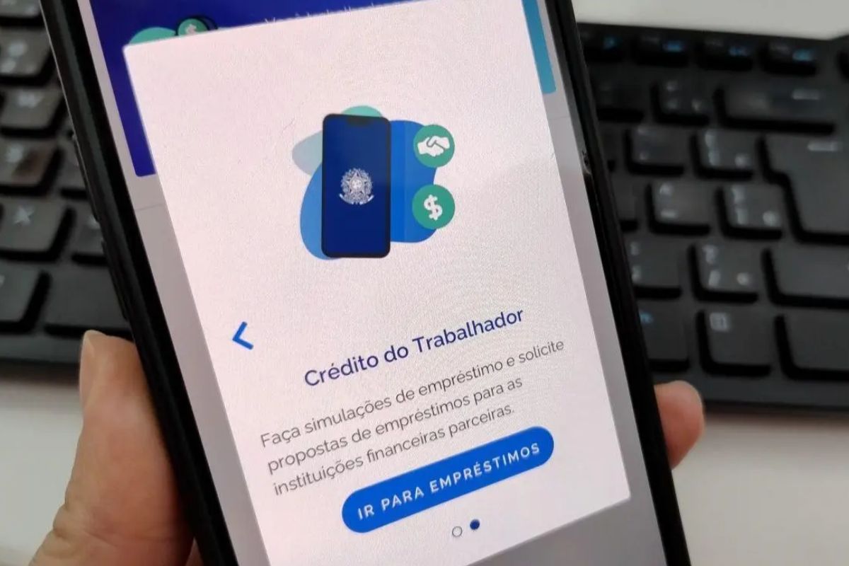 foto de celular aberto no crédito do trabalhador, conhecido por consignado clt