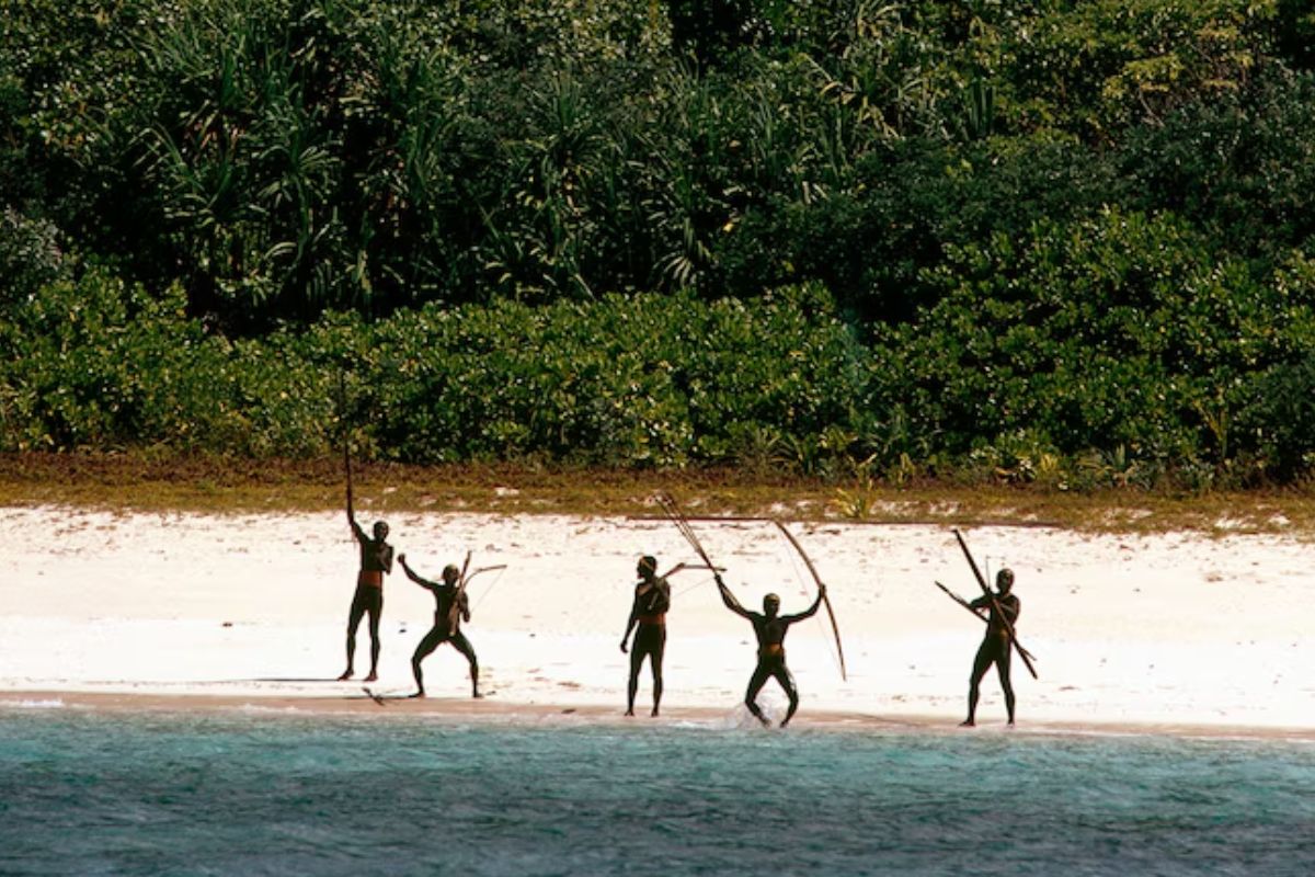 foto da tribo sentinelese, a mais isolada do mundo