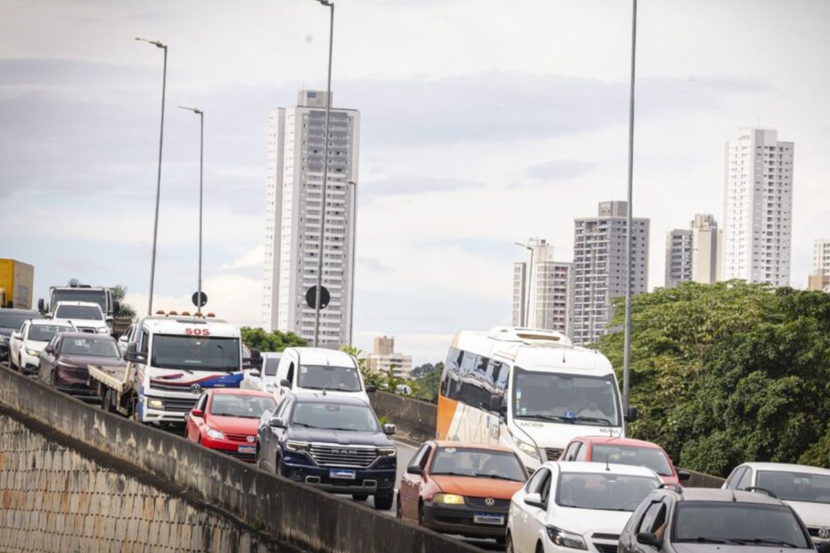 foto do trânsito na capital goiânia