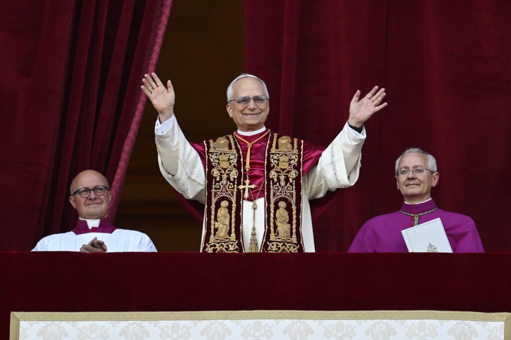 foto do papa leão xiv no vaticano