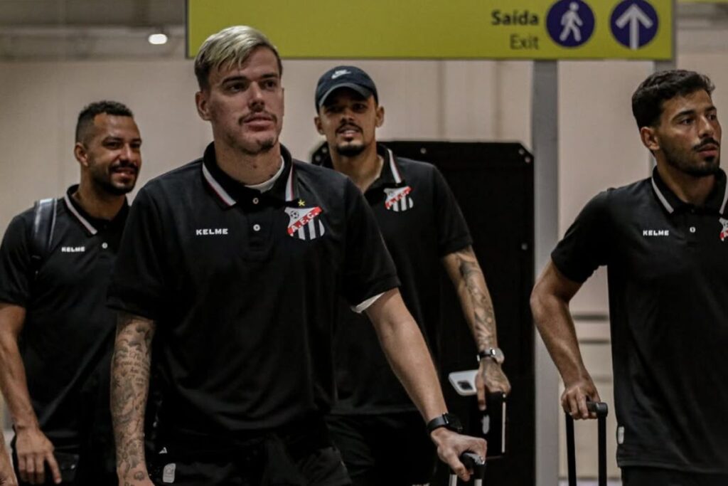 foto dos jogadores do anápolis antes do jogo contra a ponte preta