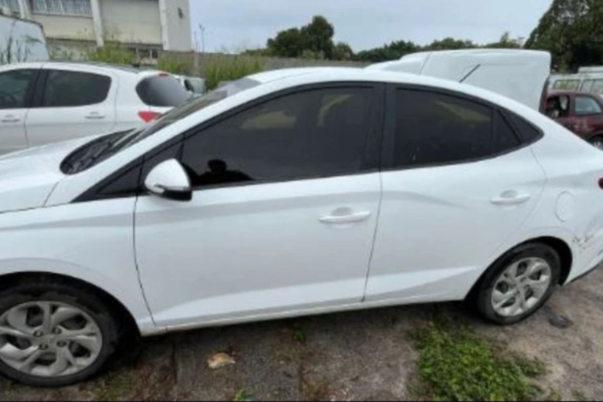 foto de carro alugado recuperado pela PRF