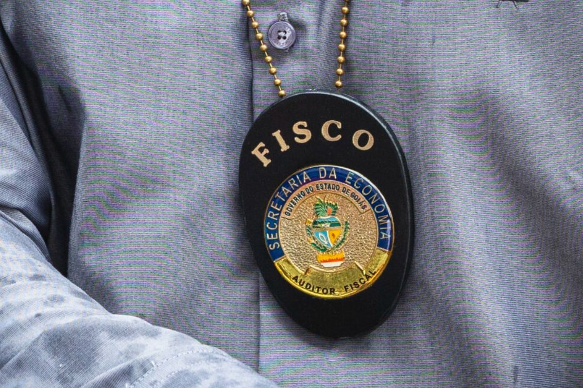 foto de distintivo de auditor fiscal
