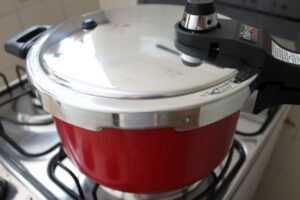foto de panela de pressão para ilustrar matéria