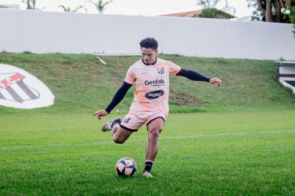 foto do lateral fábio, provável titular no jogo entre anápolis x ypiranga