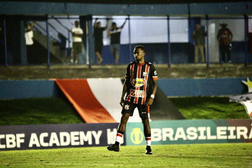 foto do meia rafael mineiro para ilustrar matéria pré-jogo de abc x anápolis