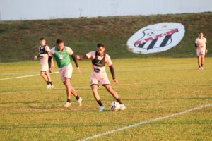 foto de jogadores do anápolis futebol clube durante treinamento