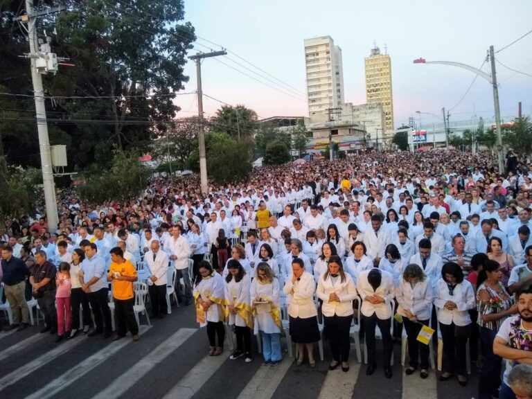 foto de procissão de corpus christi pelo Centro de Anápolis