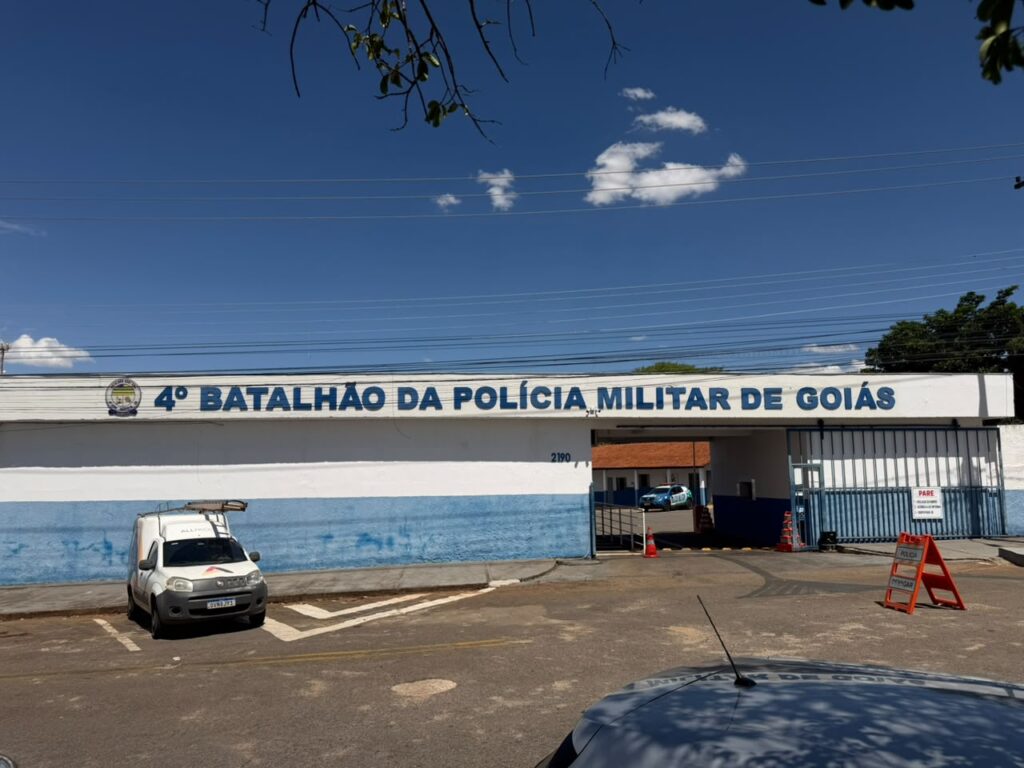 entrada do 4º bpm, na avenida brasil sul