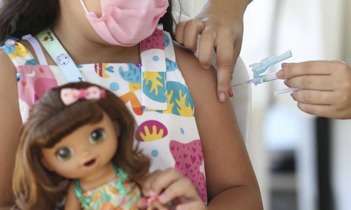 Crianças de 11 anos começam a ser vacinadas contra Covid nesta segunda-feira (17) em Anápolis
