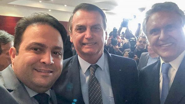 Roberto Naves em selfie ao lado de Jair Bolsonaro e Ronaldo Caiado (Foto: Reprodução/Instagram)