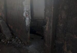 Corpo da vítima estava dentro de uma casa abandonada (Foto: Divulgação-PM)
