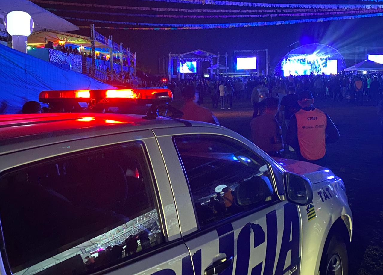 Dupla foi flagrada pela PM dentro do estádio (Foto: Jonathan Cavalcante/Rádio São Francisco)