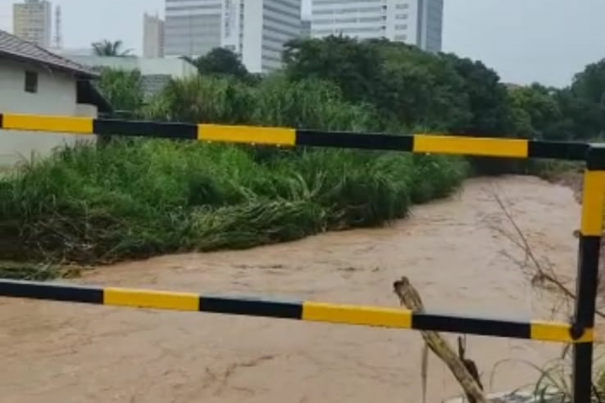 Madrugada de chuva em Anápolis eleva nível do Córrego Antas